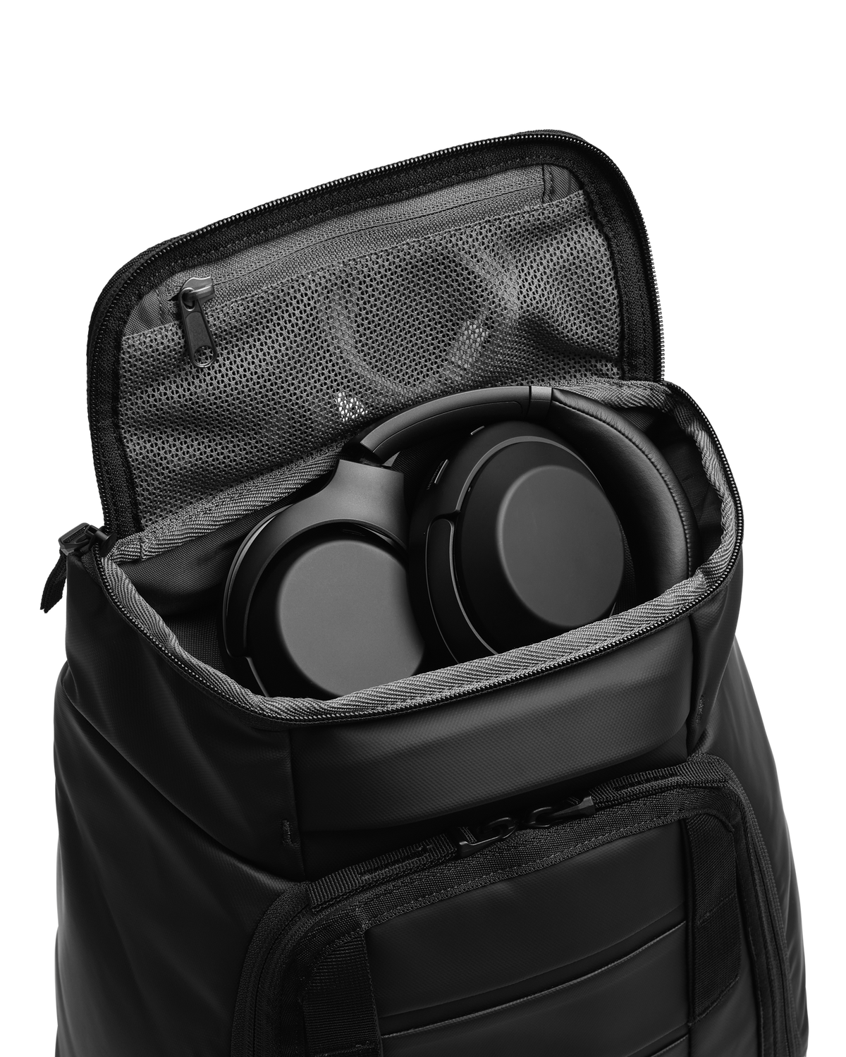 Hugger Backpack 25L in White Noise – product photo 7