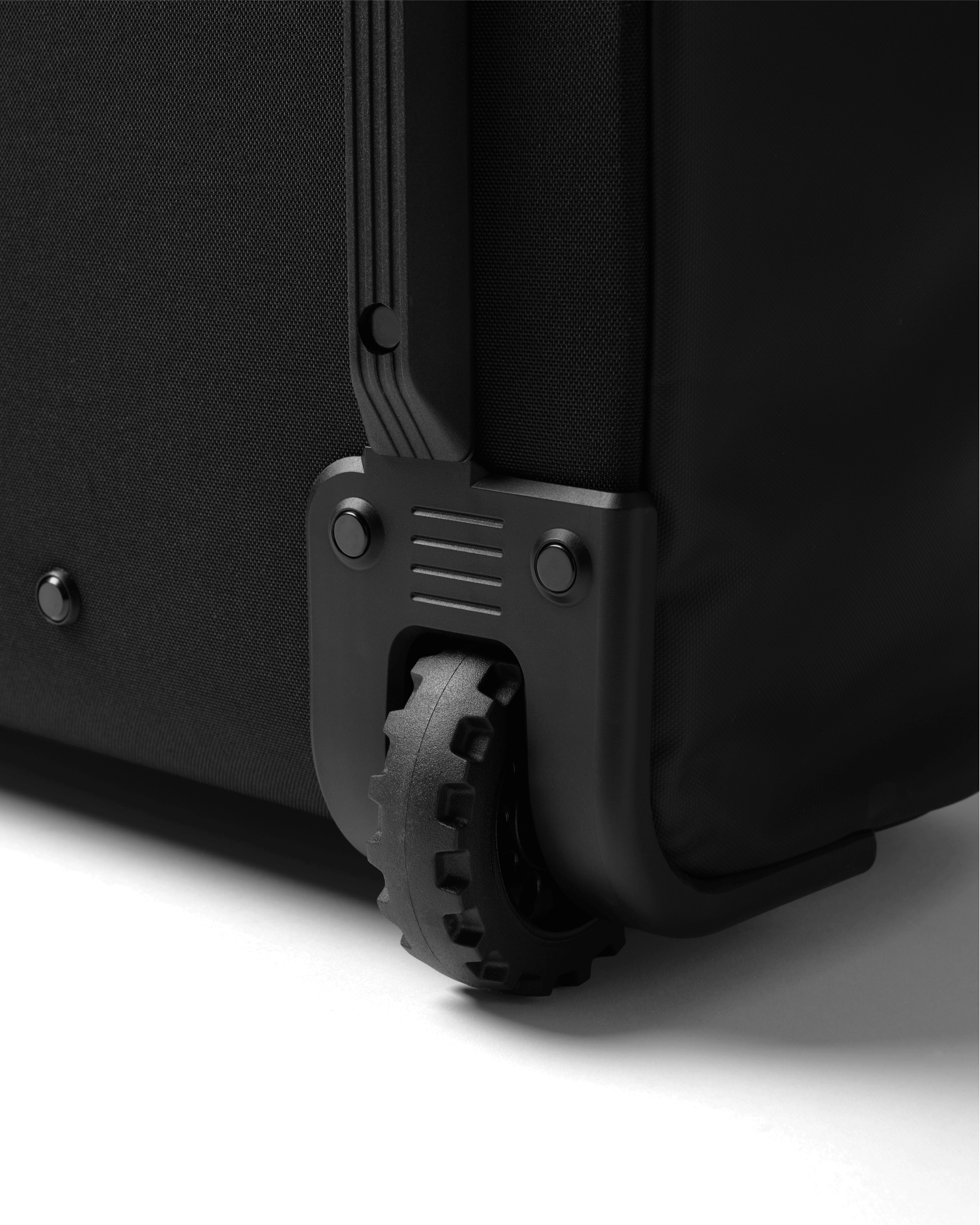 Hugger Roller Bag 60L Black Out