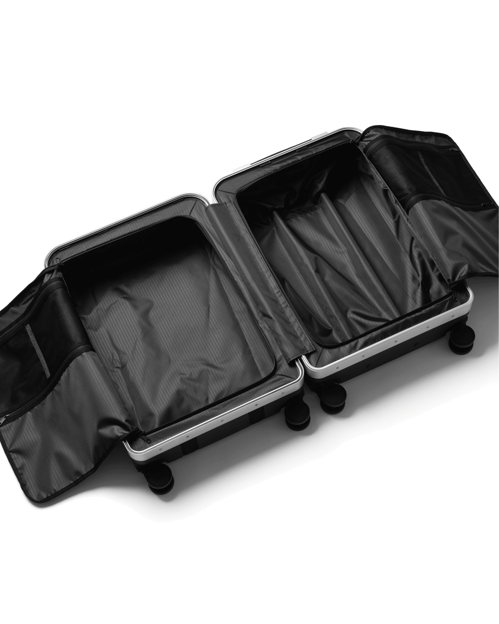 Ramverk Pro Check-in Luggage Medium Black Out