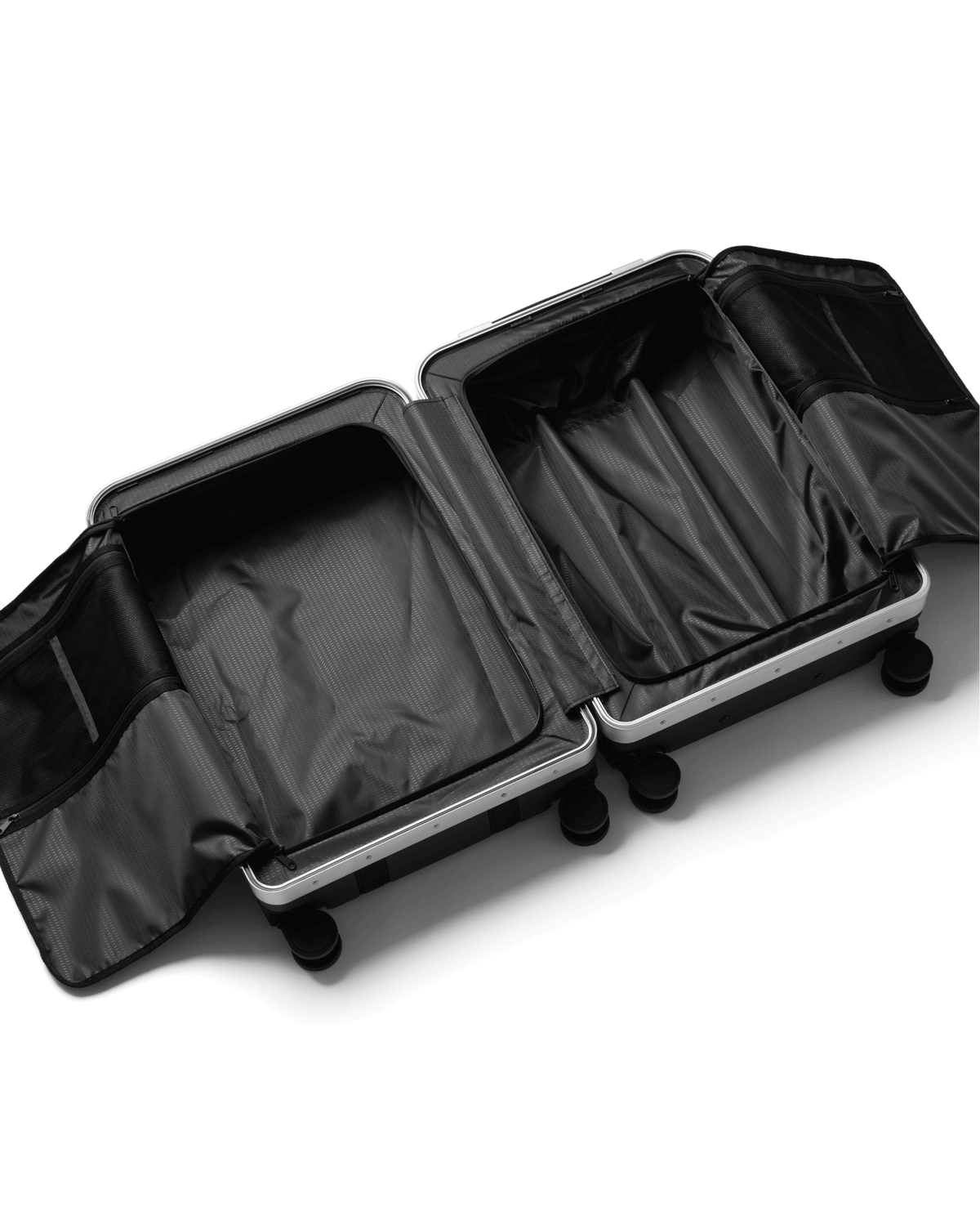 Ramverk Pro Check-in Luggage Medium Silver